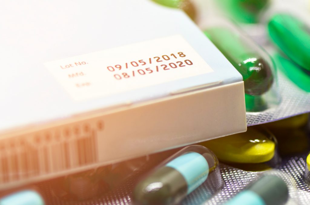 Etikettierung und Chargenkennzeichnung auf Arzneimittelverpackung